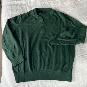 Hunter Green merino wool sweater. Size Medium. Untucked it